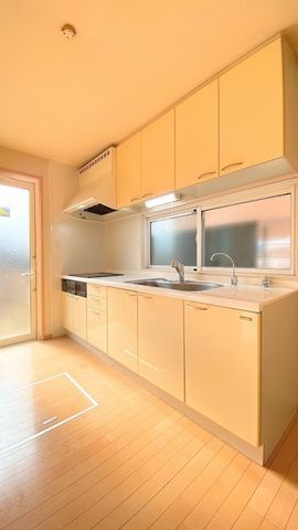 3LDK Steel Frame House with 5-Car Parking in Ikeda, Osaka - Thumbnail 4