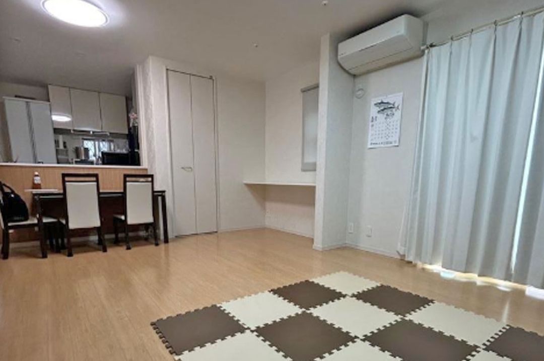 Spacious 3LDK Detached House for Sale in Izumi City, Osaka - Thumbnail 3