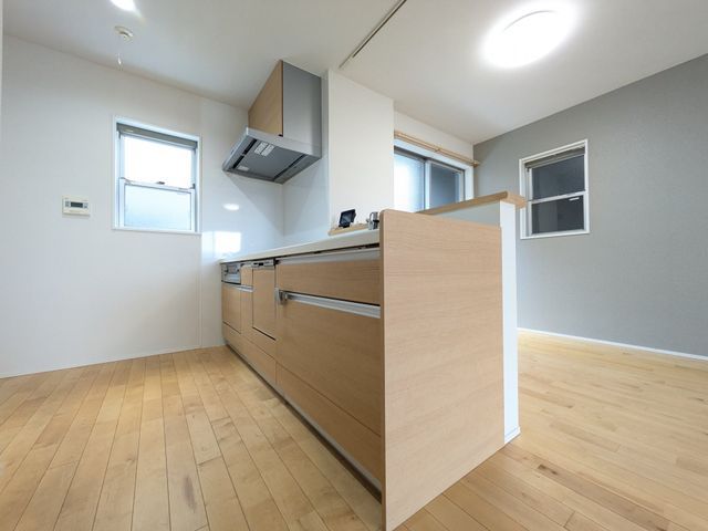 3-Story House for Sale in Kobe's Higashinada Ward - Thumbnail 3