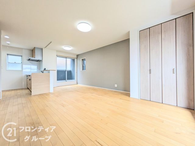 3-Story House for Sale in Kobe's Higashinada Ward - Thumbnail 2