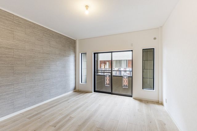 Renovated 4LDK Townhouse Near Temma Station, Osaka - Thumbnail 4