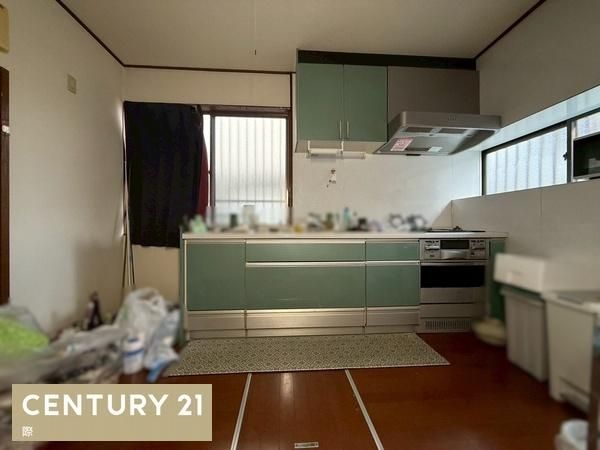 4DK Detached House for Sale in Wakayama City Near Kinokawa Station - Thumbnail 2