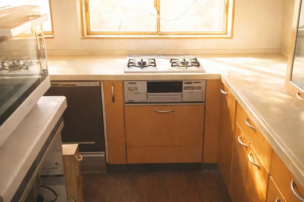 Spacious 1955 Kominka with 1068.5 sqm Land in Kaizuka, Osaka - Thumbnail 3