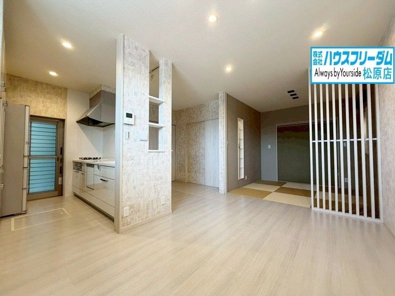 4LDK Detached House for Sale in Yao, Osaka - 2014 Build - Thumbnail 3