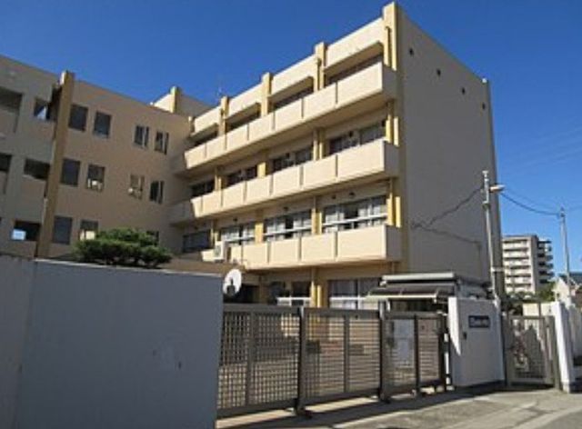 4LDK Detached House for Sale in Matsubara City, Osaka - Thumbnail 2