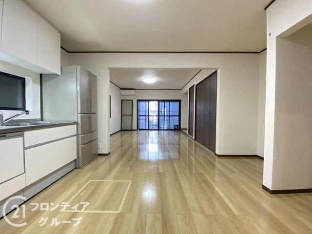 Modern 3LDK House for Sale near Ishizugawa Station, Sakai - Thumbnail 4