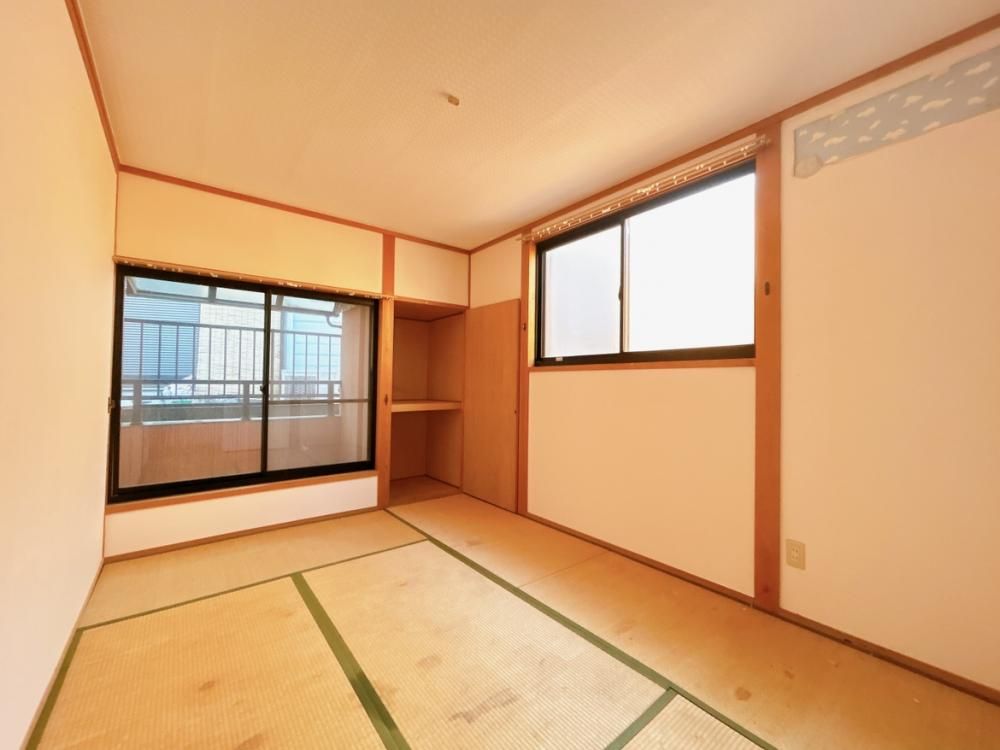 4LDK Detached House for Sale in Neyagawa, Osaka - Thumbnail 3