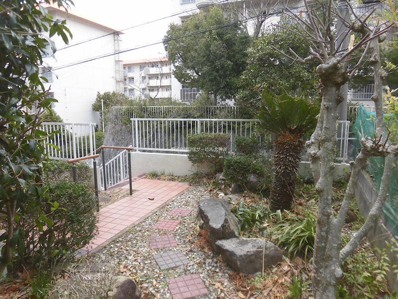 5LDK White Western-Style House for Sale in Karakodai, Kobe - Thumbnail 4