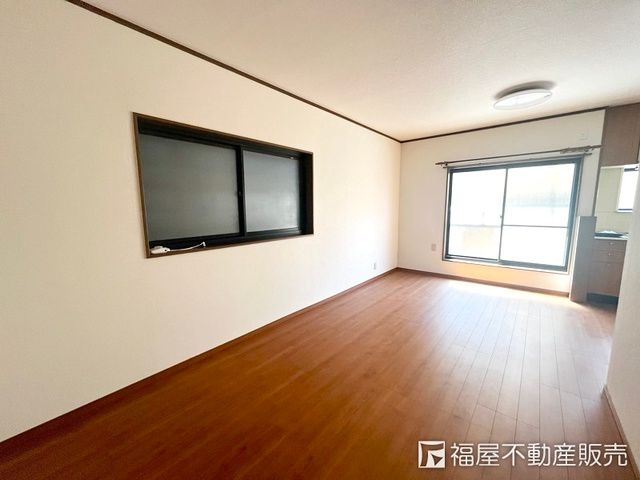 4LDK House for Sale in Hirakata City, Osaka - Thumbnail 3