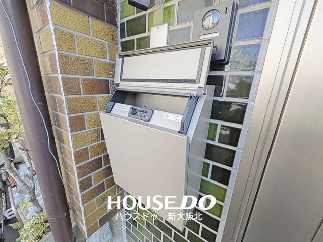 Renovated 2SLDK Terrace House for Sale Near Higashi-Mikuni Station, Osaka - Thumbnail 2