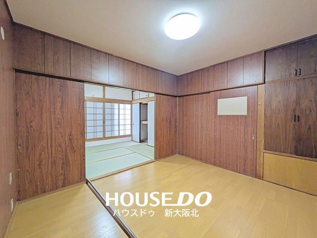Renovated 2SLDK Terrace House for Sale Near Higashi-Mikuni Station, Osaka - Thumbnail 3