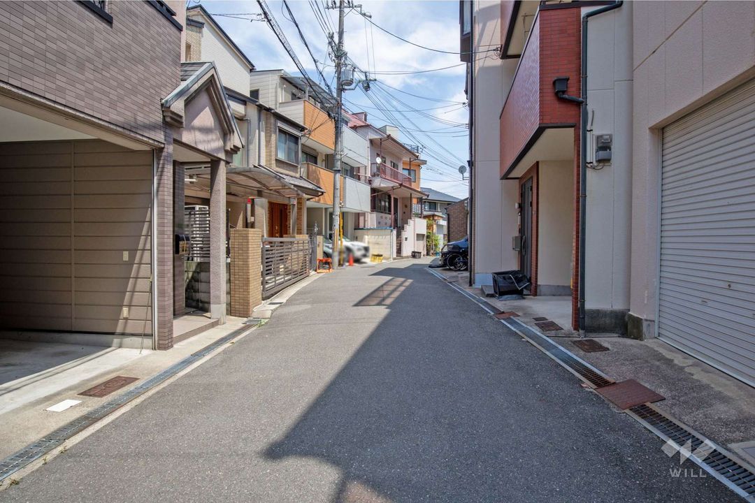 3-Story 4LDK House with Shutter Garage Near Awaji Station, Osaka - Thumbnail 3