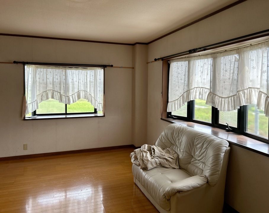7SLDK Three-Story House for Sale in Tatsuno City, Hyogo - Thumbnail 2