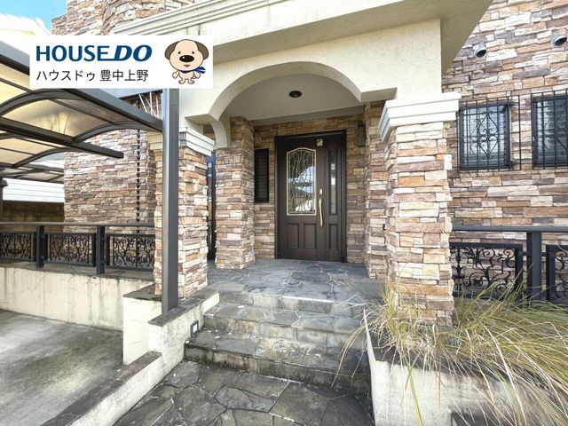 8LDK Custom Home with 7-Car Parking in Toyonaka, Osaka - Thumbnail 2