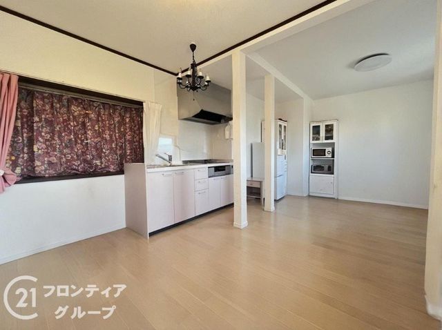 Modern 4LDK Detached House for Sale in Tomidabayashi, Osaka - Thumbnail 2
