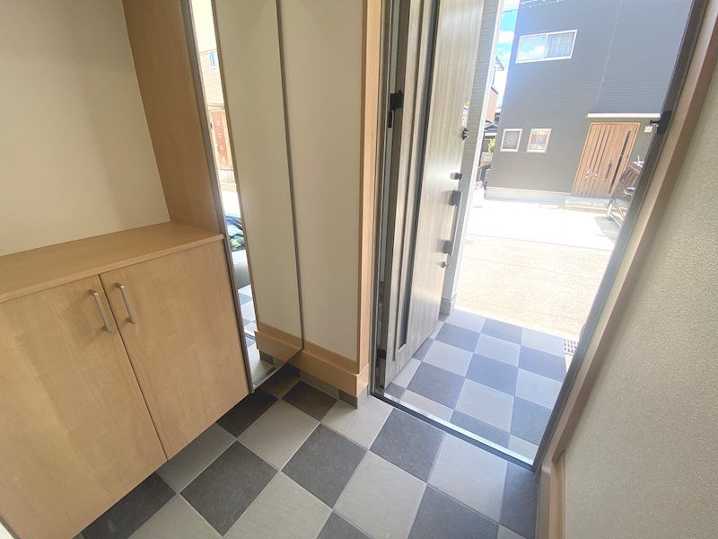Modern 3LDK House Near Hoshida Station in Katano, Osaka - Image 1