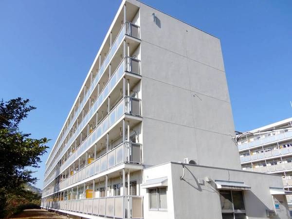 2DK Apartment in Shōō-chō, Katsuta District, Okayama - Image 1