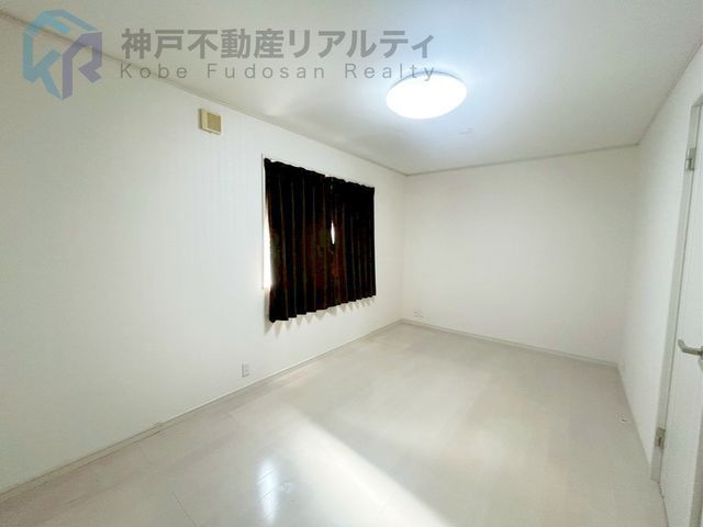 Renovated 2LDK House for Sale Near Shioya Station, Kobe - Thumbnail 3