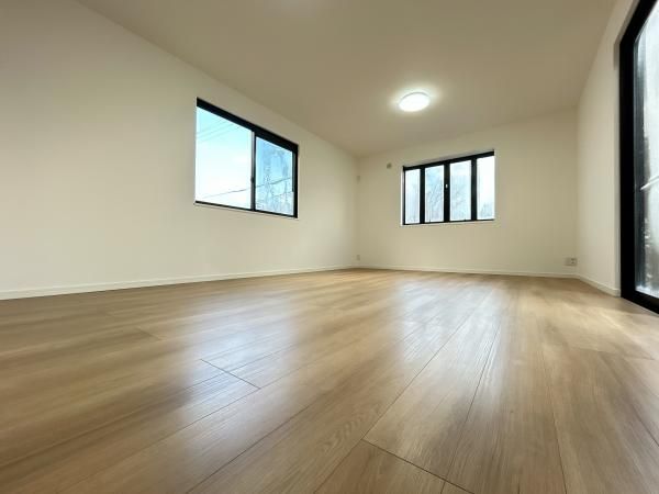 Renovated 4LDK House in Kobe Kita Ward with Park View - Thumbnail 3