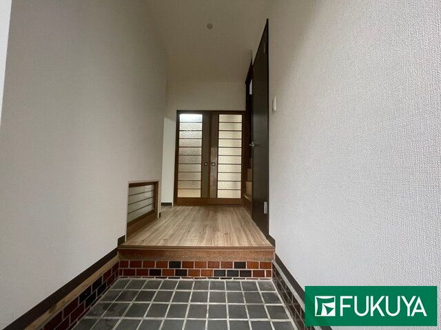 Used Terrace House Near Gakuenmae Station in Nara City - Thumbnail 3