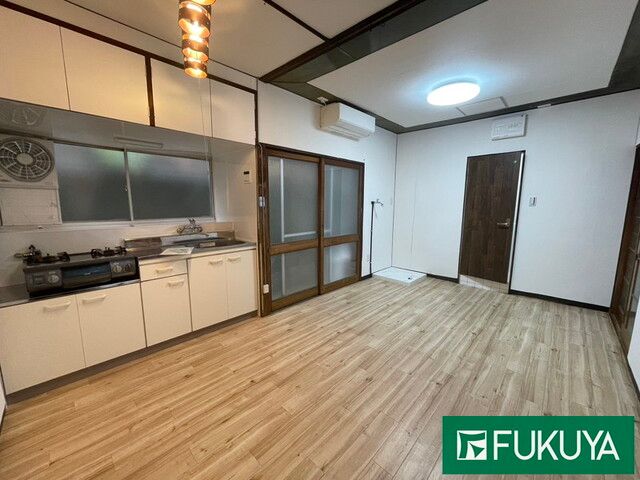 Used Terrace House Near Gakuenmae Station in Nara City - Thumbnail 4