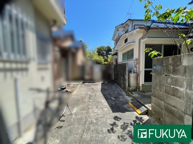 Used Terrace House Near Gakuenmae Station in Nara City - Thumbnail 2