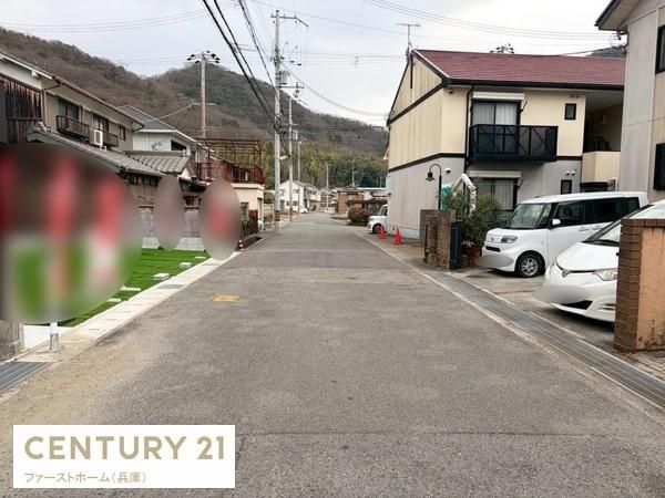Modern 4LDK House in Himeji with Mountain View & Parking - Thumbnail 2
