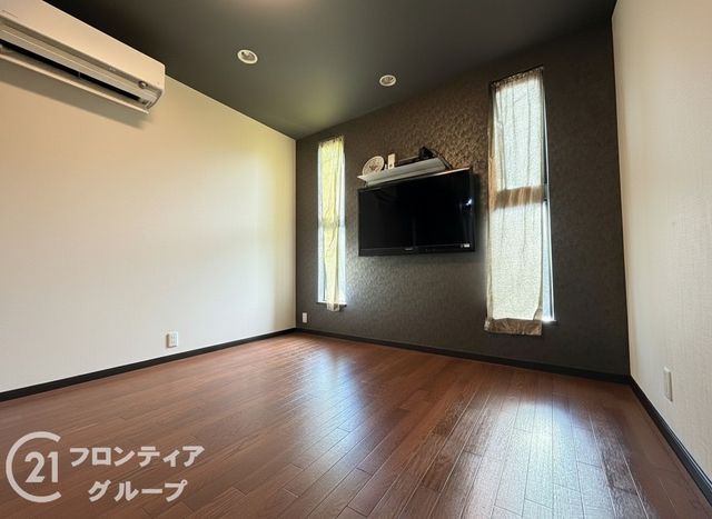 Modern 2SLDK House for Sale in Sakai, Osaka - Built 2013 - Thumbnail 2