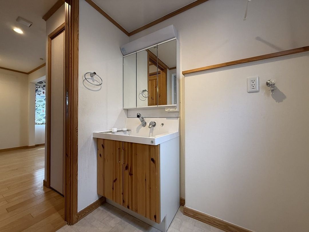 2LDK Swedish-Built House for Sale in Kashiba, Nara - Thumbnail 4