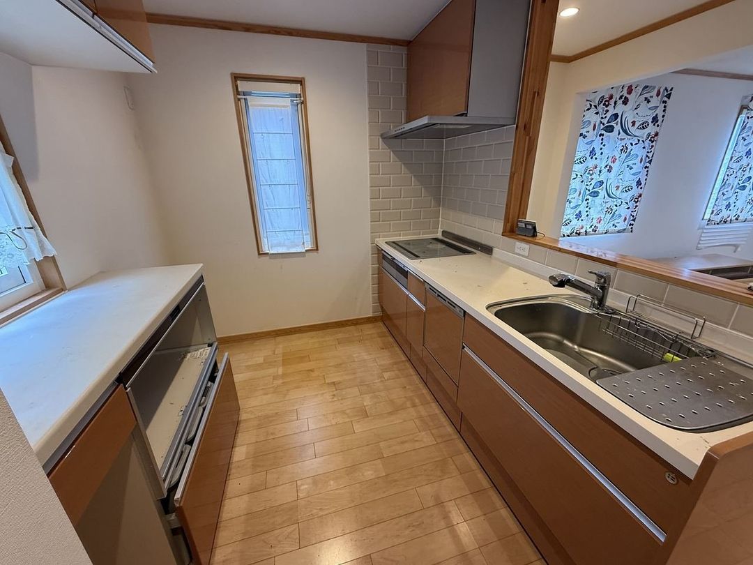 2LDK Swedish-Built House for Sale in Kashiba, Nara - Thumbnail 3