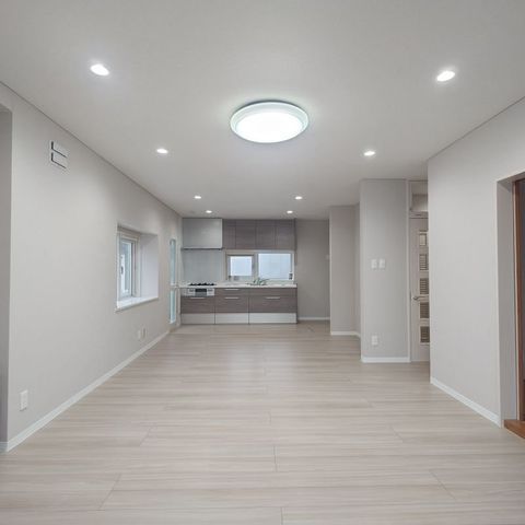 Renovated 4-Bedroom House in Tomakomai, Hokkaido - Near Aoba Station - Thumbnail 3