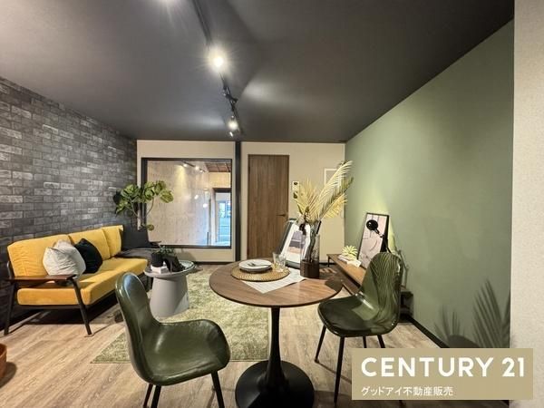 91-Year-Old Terrace House for Sale Near Hanaten Station, Osaka - Thumbnail 2