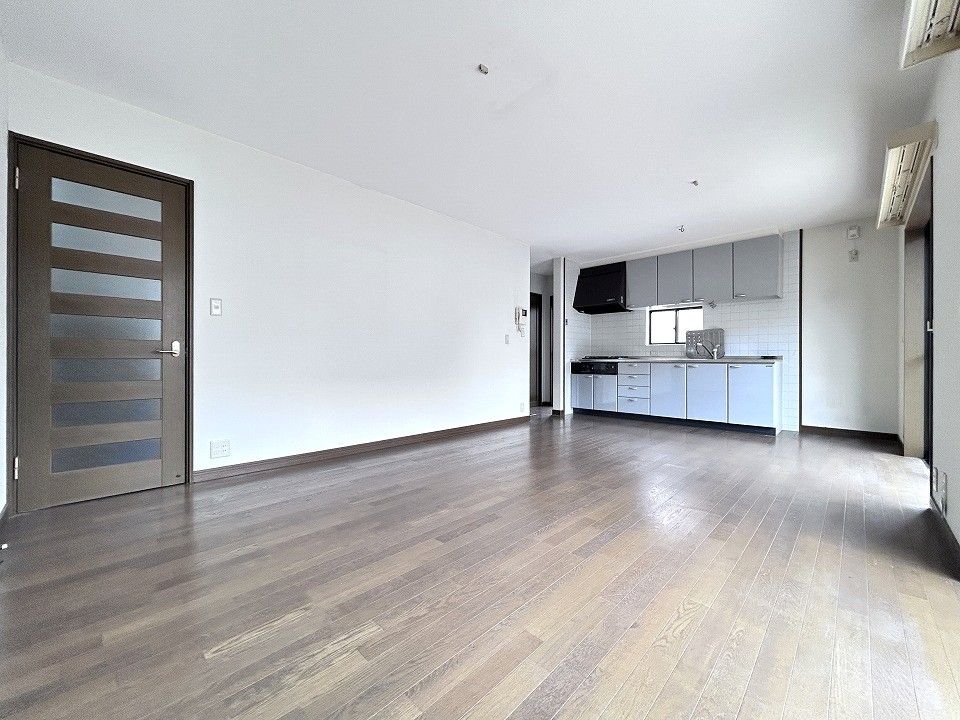 4LDK Family House with Garden in Nishinomiya, Hyogo - Thumbnail 4