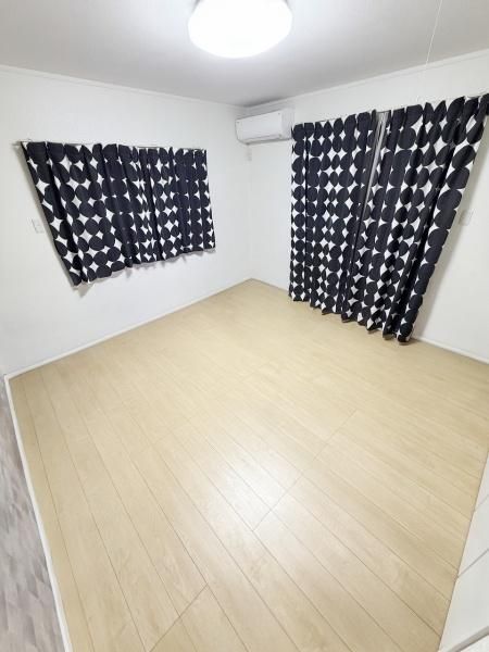 5LDK House for Sale in Kaizuka, Osaka - 120m2 - Thumbnail 3