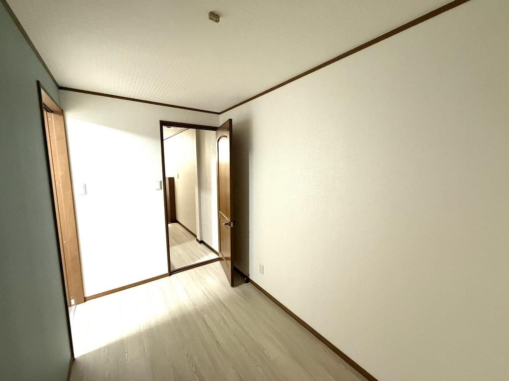 3-Story House with Garage & 2021 Renovations in Higashi-Osaka - Thumbnail 2