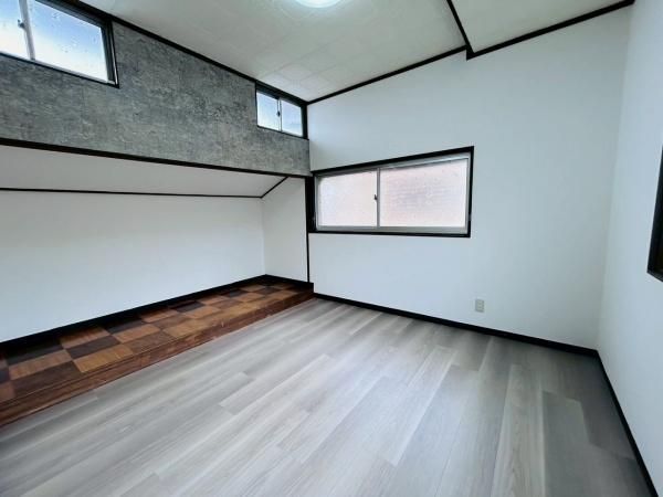 Renovated 6DK House for Sale in Hannan City, Osaka - Thumbnail 3