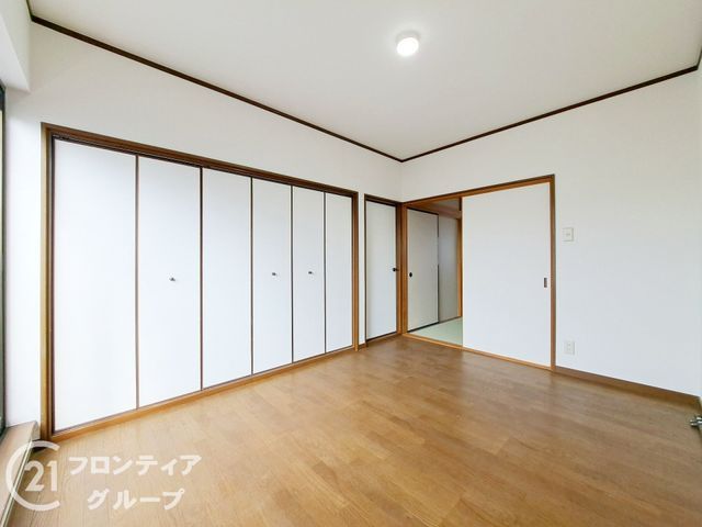 3DK Detached House for Sale in Higashiosaka, Osaka - Thumbnail 2