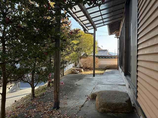 Traditional 6DK House on 115 Tsubo Plot in Kami-Gori, Hyogo - Image 1