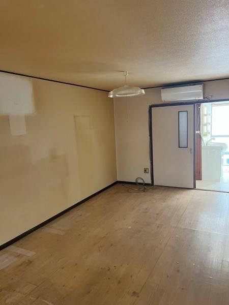 2LDK Used Detached House in Toyonaka, Osaka - Thumbnail 3