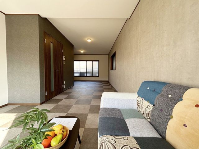 4LDK Detached House for Sale in Hirakata, Osaka - Thumbnail 2