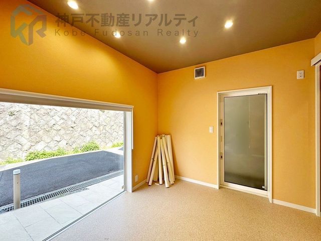 Renovated 3DK House with Parking in Kobe Tarumi - Thumbnail 3