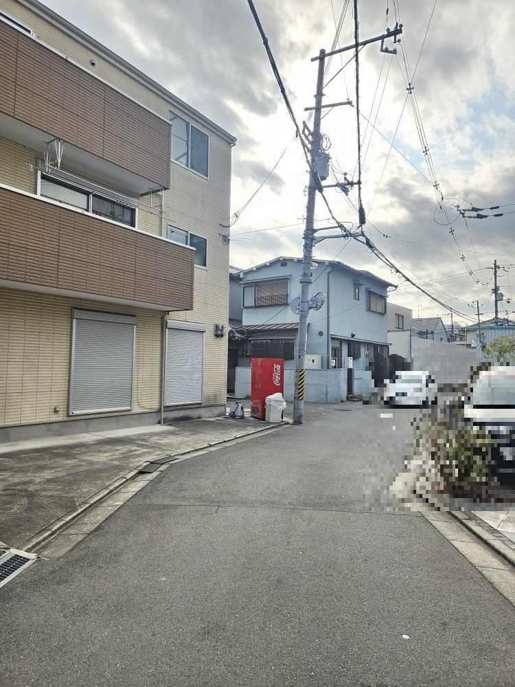 3LDK Two-Generation House for Sale in Kadoma, Osaka - Thumbnail 2