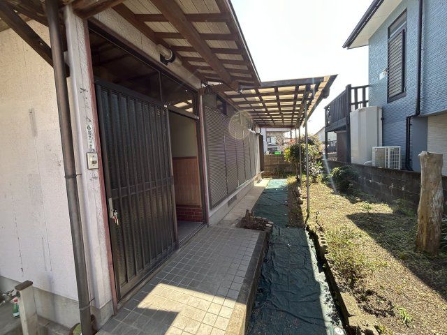 1984 Single-Story House with Warehouse in Miyakonojo, Miyazaki - Thumbnail 3