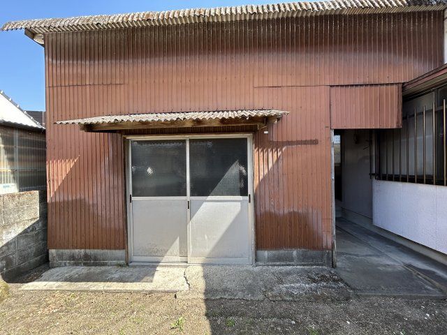 1984 Single-Story House with Warehouse in Miyakonojo, Miyazaki - Thumbnail 4