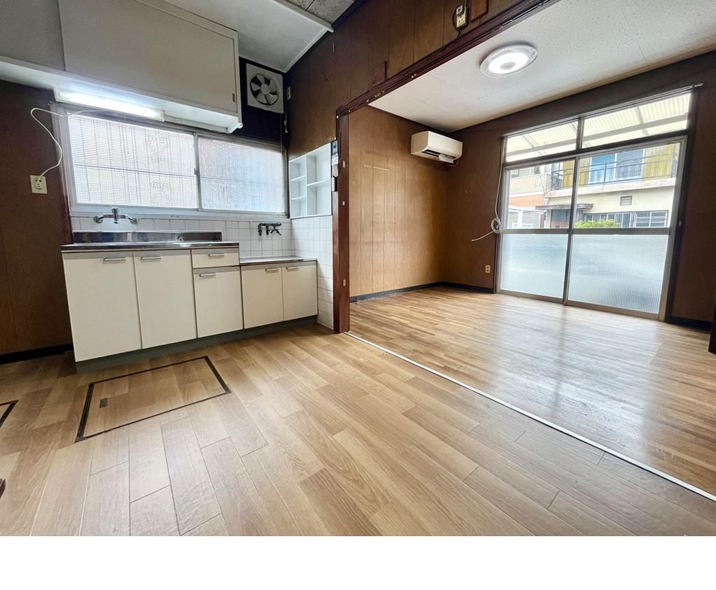 Corner Lot House for Renovation Near Hanishinori Station, Fujiidera - Thumbnail 2