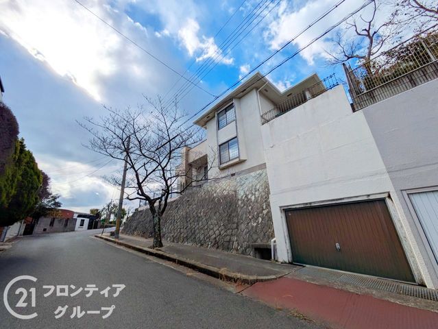 Spacious 4LDK House for Sale in Shinoharadai, Kobe - Thumbnail 2