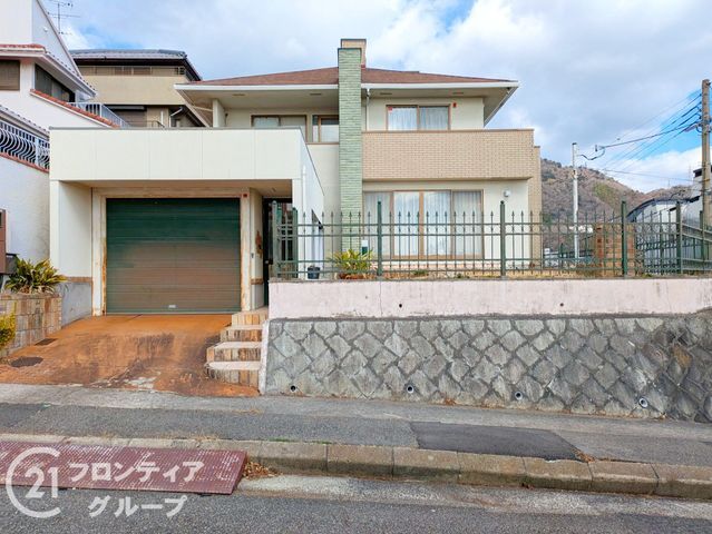 Spacious 4LDK House for Sale in Shinoharadai, Kobe - Thumbnail 3