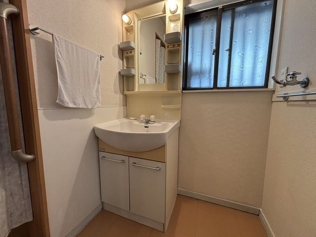 5DK Detached House for Sale in Heguri-cho, Nara - Thumbnail 3