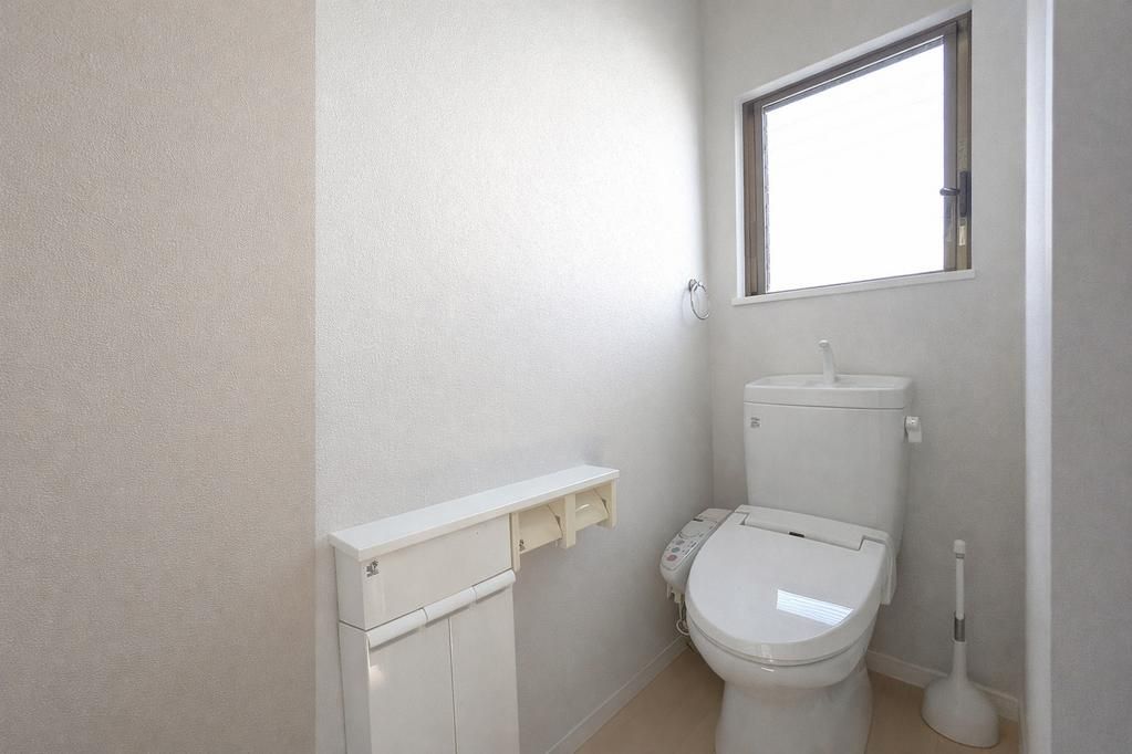 Renovated 3LDK House with Skylights in Amagasaki, Hyogo - Thumbnail 4