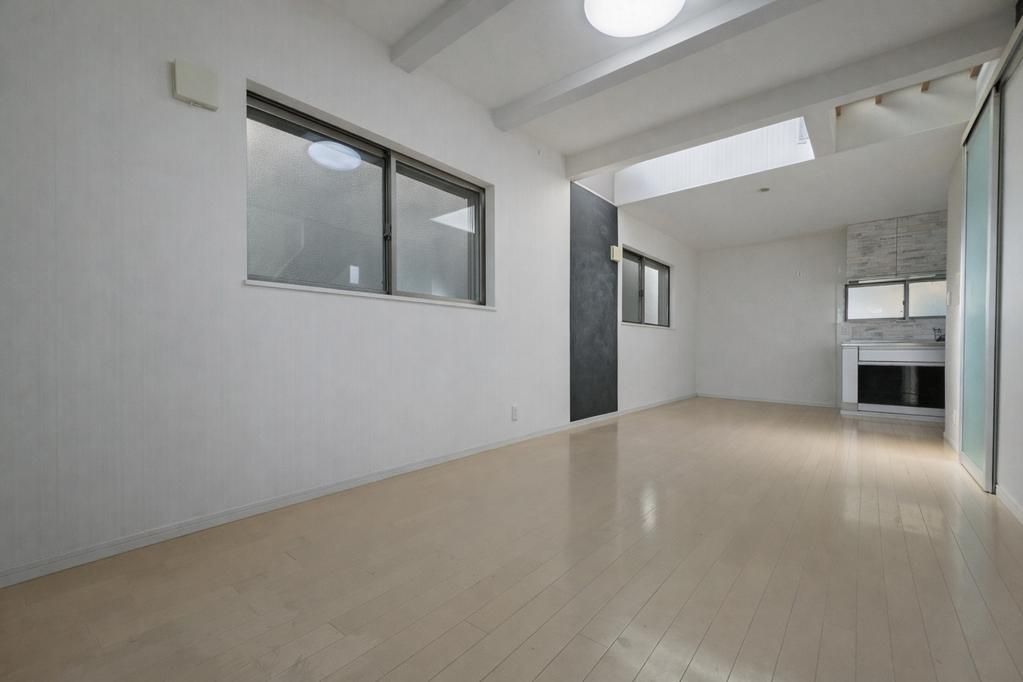 Renovated 3LDK House with Skylights in Amagasaki, Hyogo - Thumbnail 3